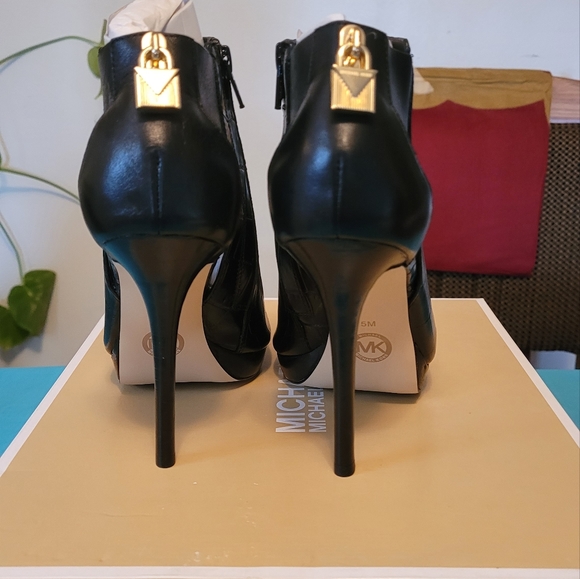 Michael Kors - Picture 5 of 6